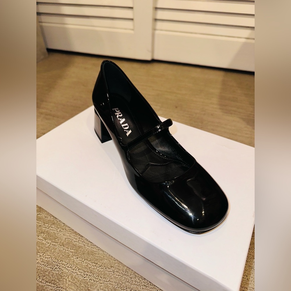 🆕Authentic from Italy PRADA patent black leather pumps - Picture 3 of 16